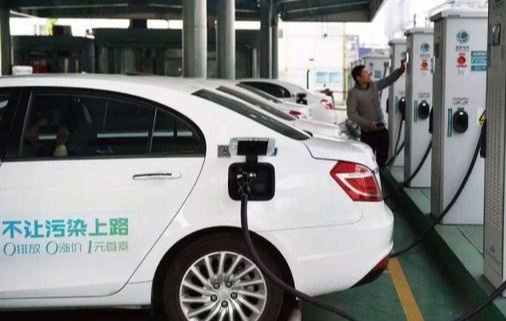BOB体育赛事平台-租车行业乱象调查：假日租车价格高昂宝马4系日租金超2000元约23％的租赁车辆存安全隐患