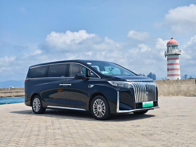 BOB体育篮球直播-日均800元VS2000元！海南旅游大巴租车价差悬殊(图4)